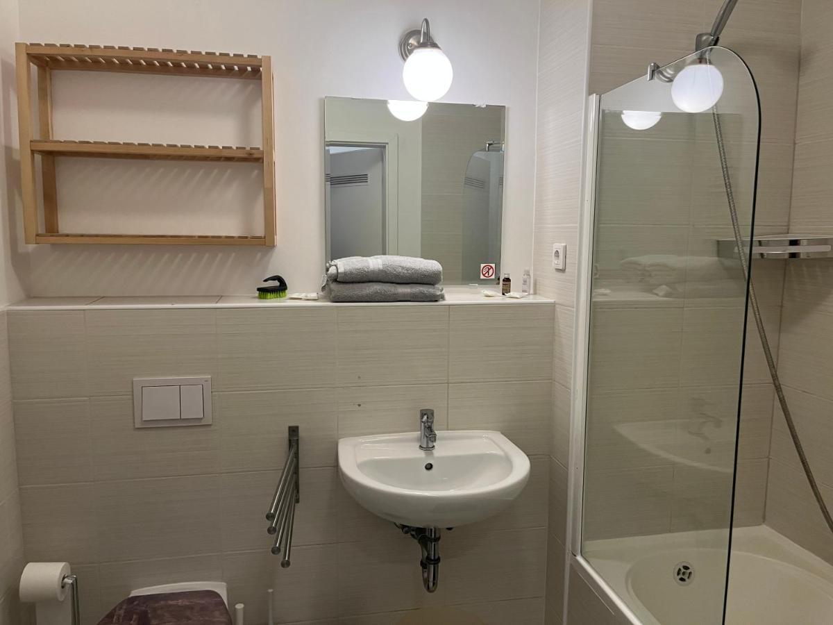 Corvin Pearl Deluxe Apartment Budapest Bagian luar foto